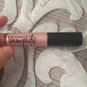 MAC Cosmetics. Go for pretty! Amplify lip gloss.